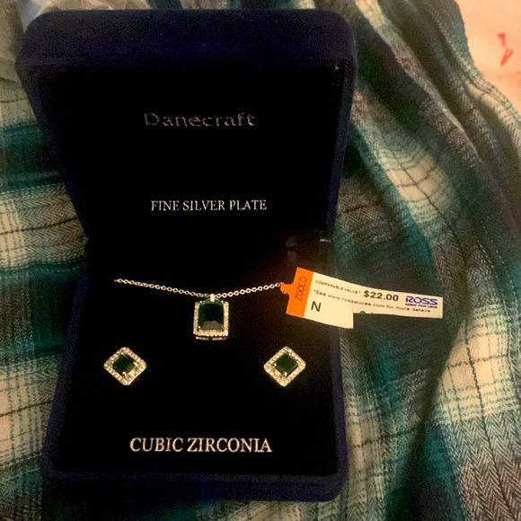 Earrings and necklaces set - Picture 1 of 5